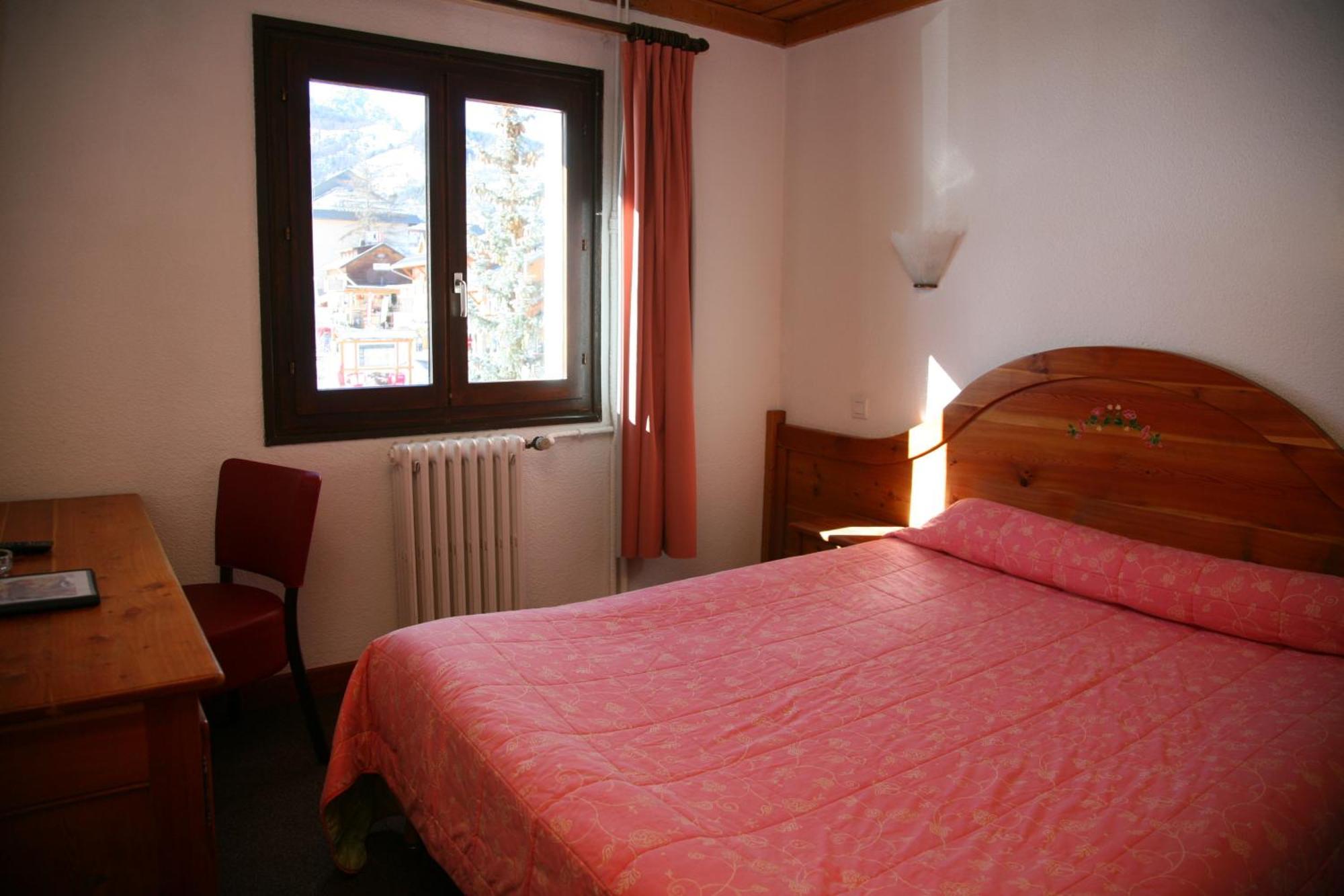 Hotel Soleil Des Neiges Le Sauze Bagian luar foto